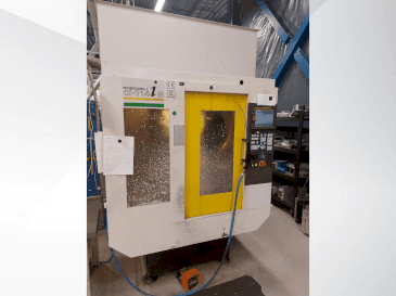 Vista frontal de la máquina FANUC Robodrill α-T14iB