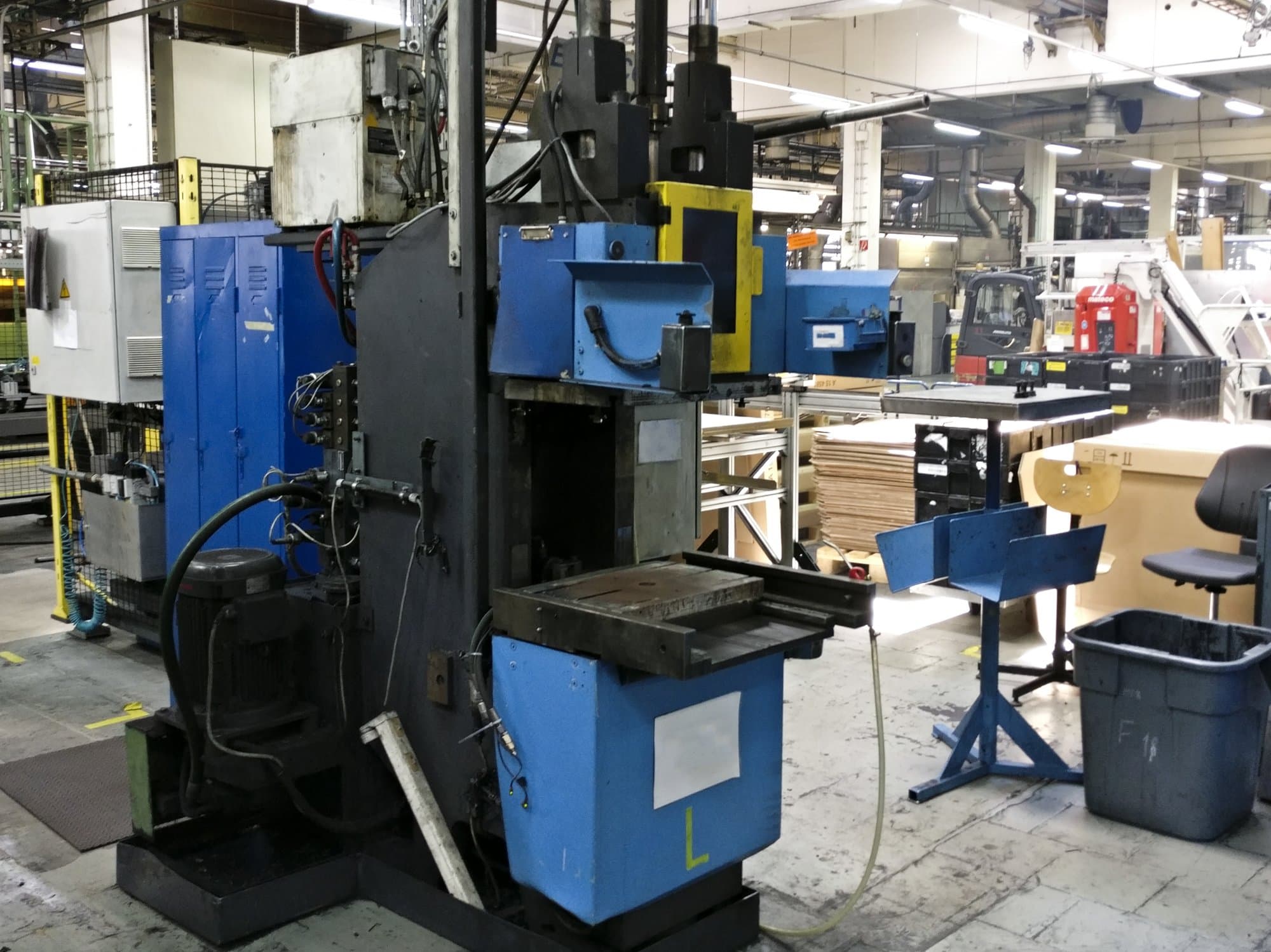 Vista izquierda de la máquina Klöckner Desma 956.050