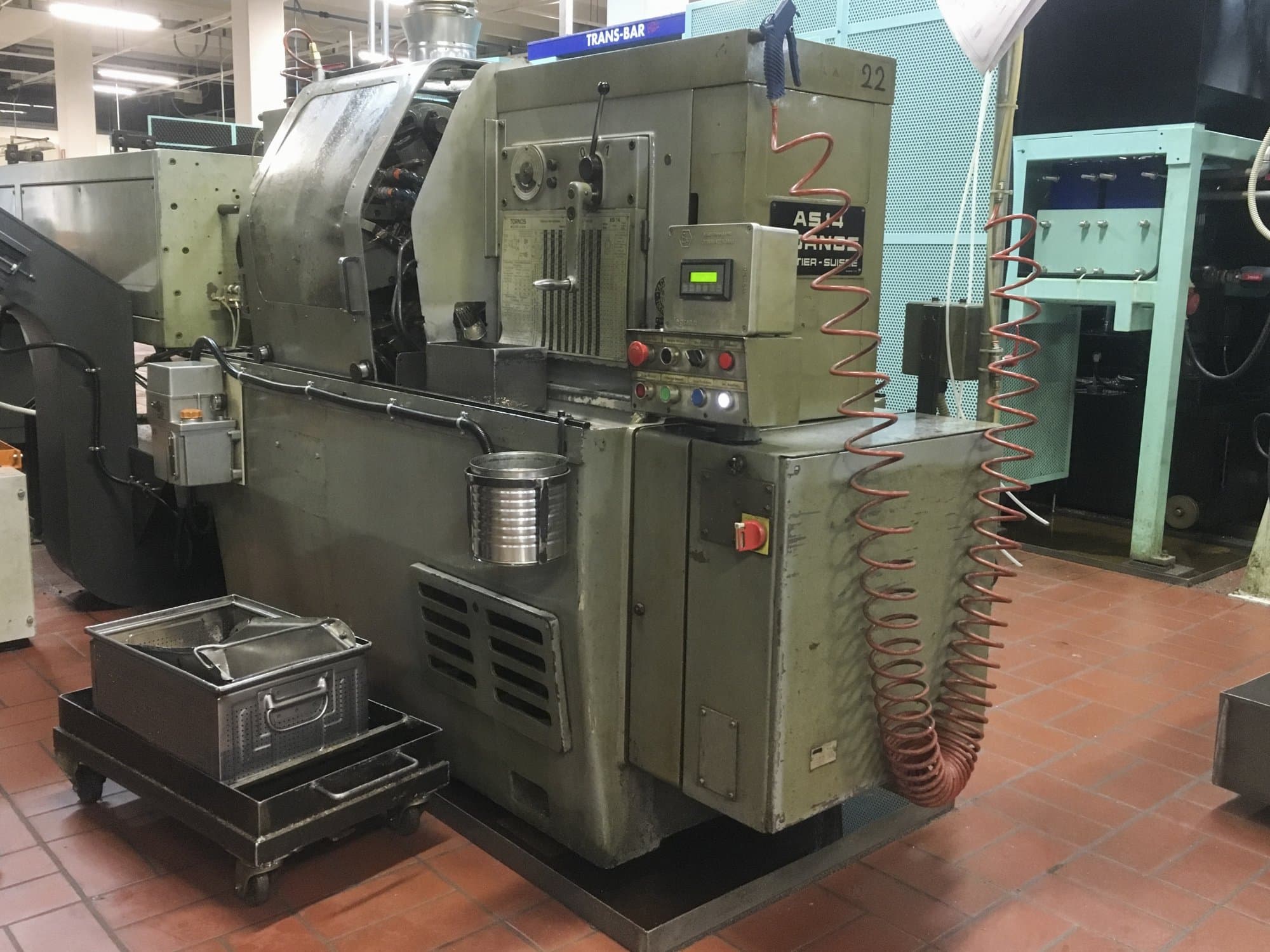 Vista derecha de la máquina Tornos AS-14