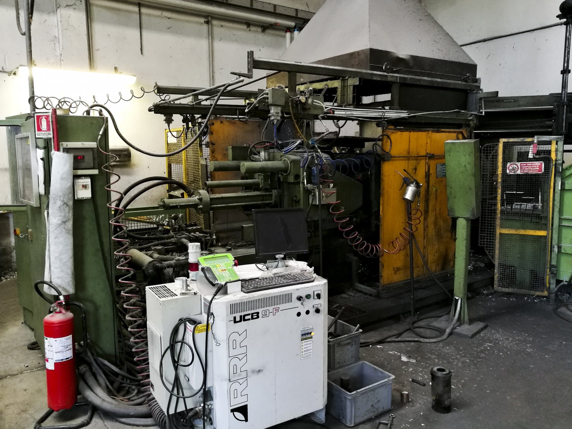 Vista izquierda de la máquina Bühler H-250 B