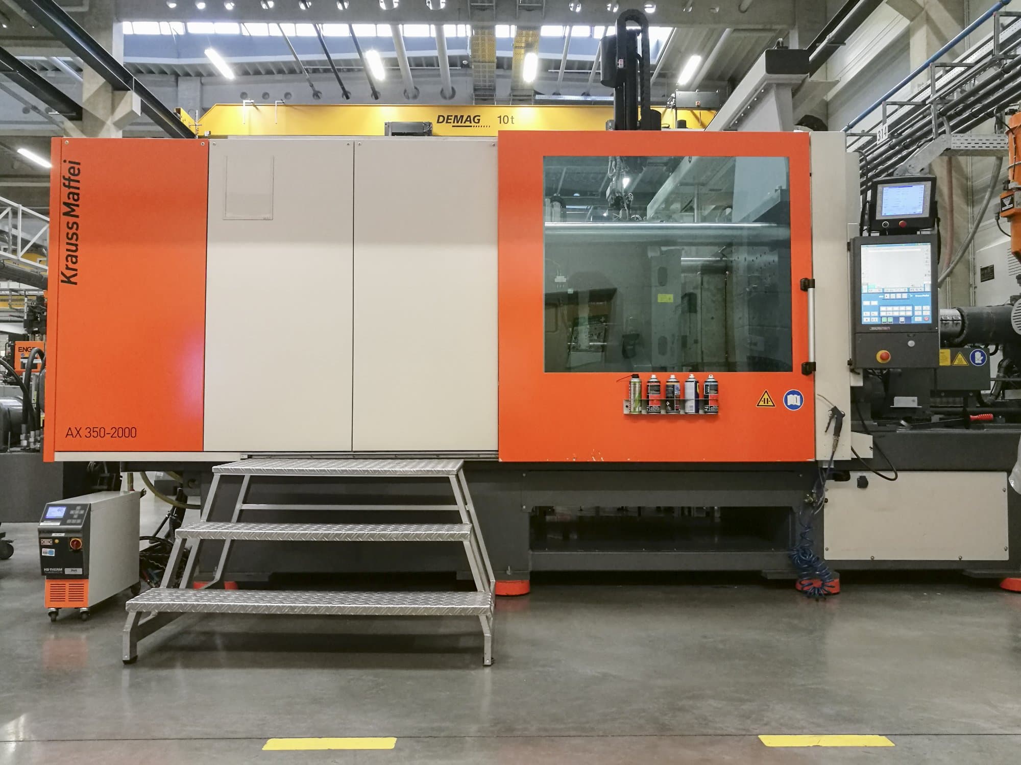 Vista frontal de la máquina Krauss Maffei 350-2000 AX