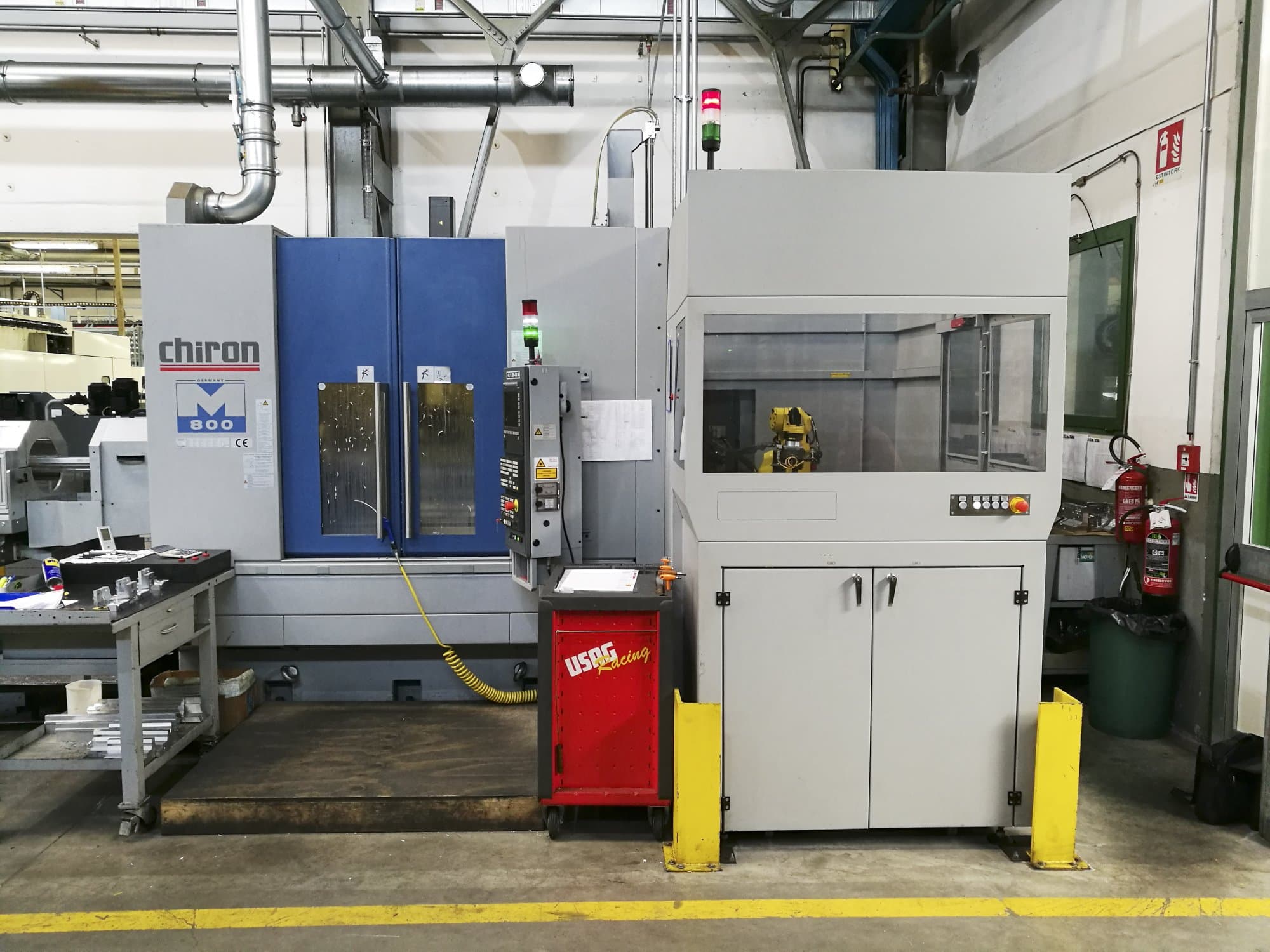 Vista frontal de la máquina Chiron Mill-800 FA