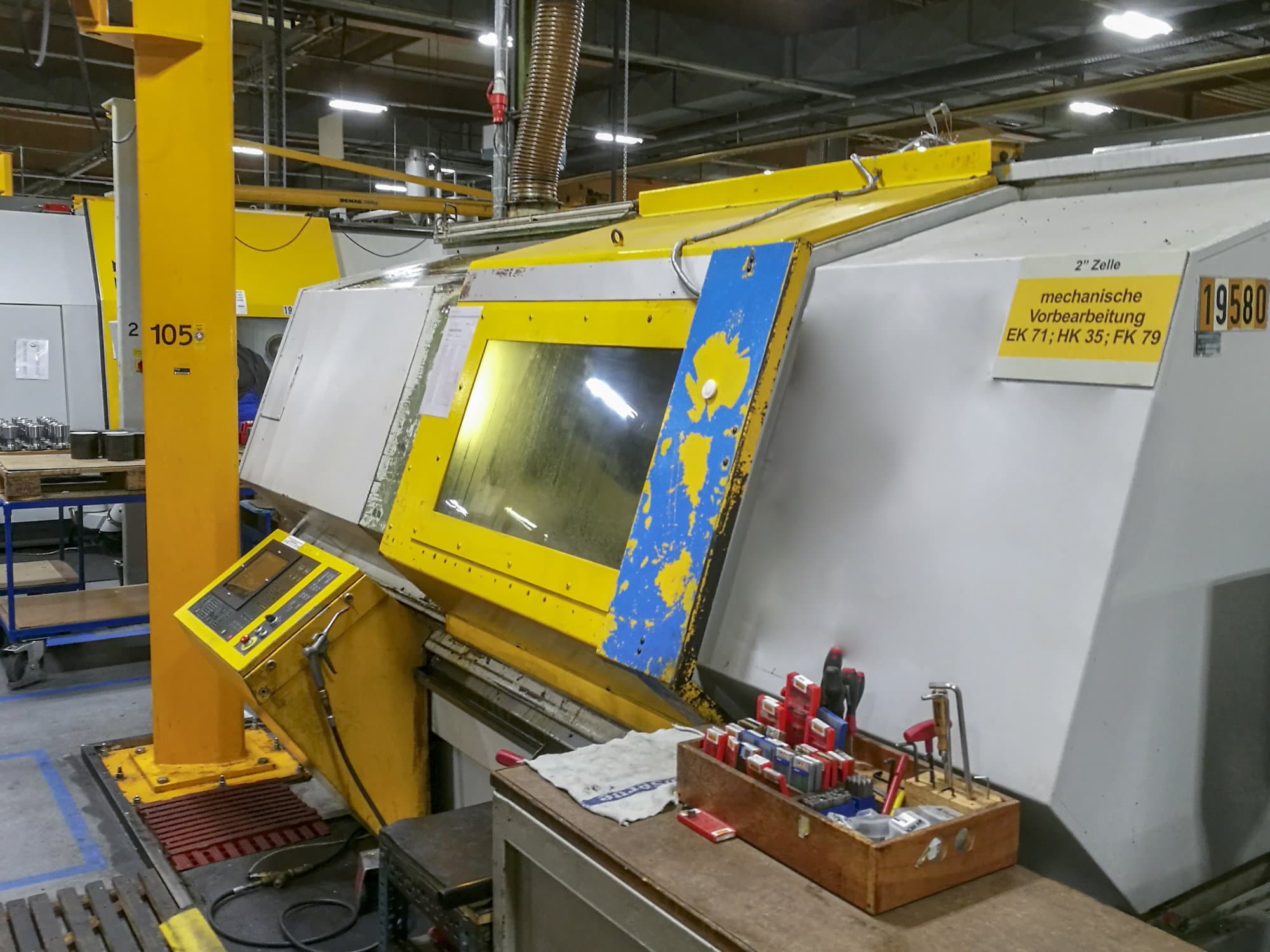 Vista derecha de la máquina OERLIKON BOEHRINGER VDF 250 C-F