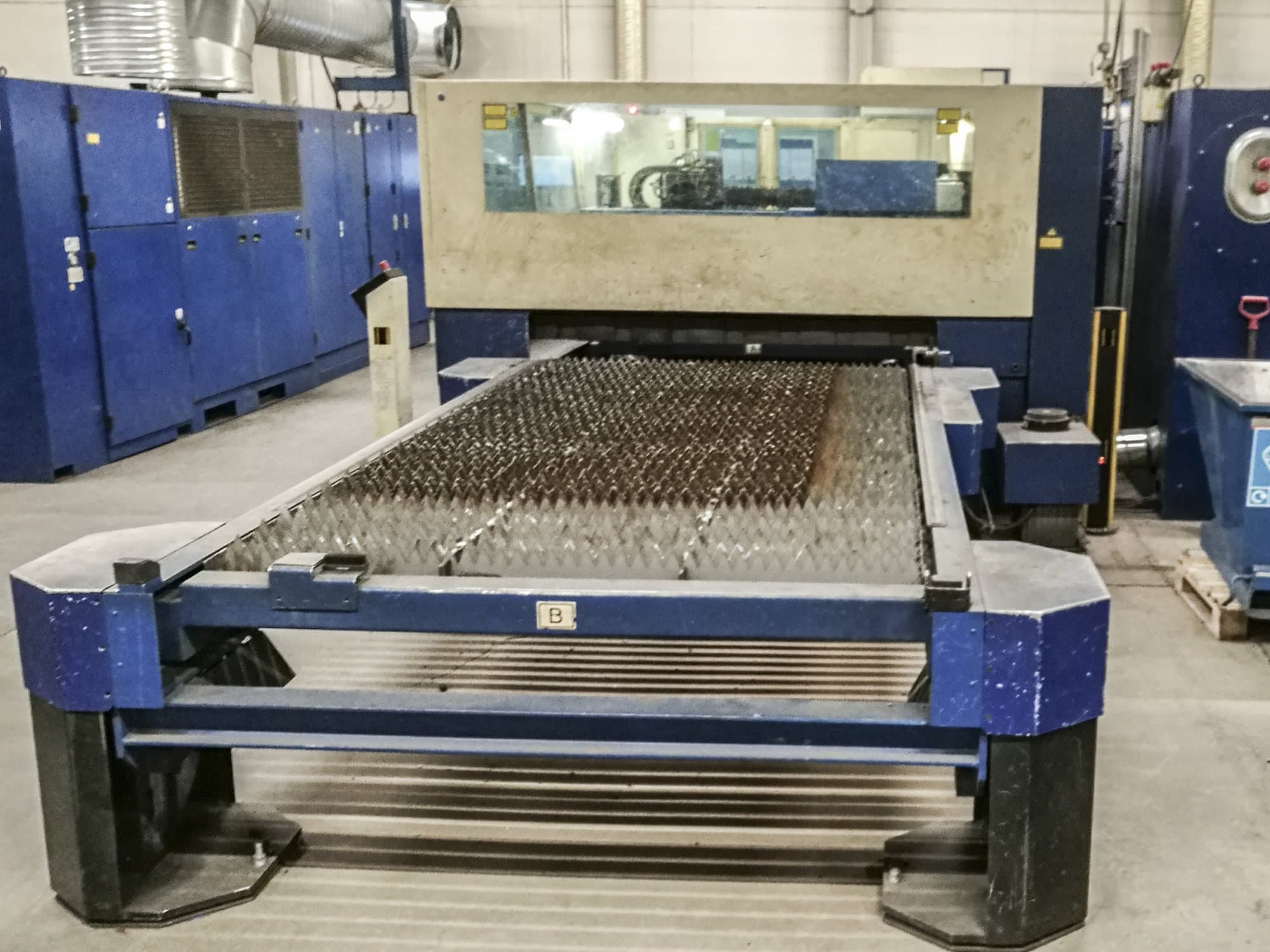 Vista derecha de la máquina Trumpf Trumatic L3050