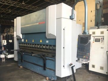 Vista derecha de la máquina Durma AD-S 30100