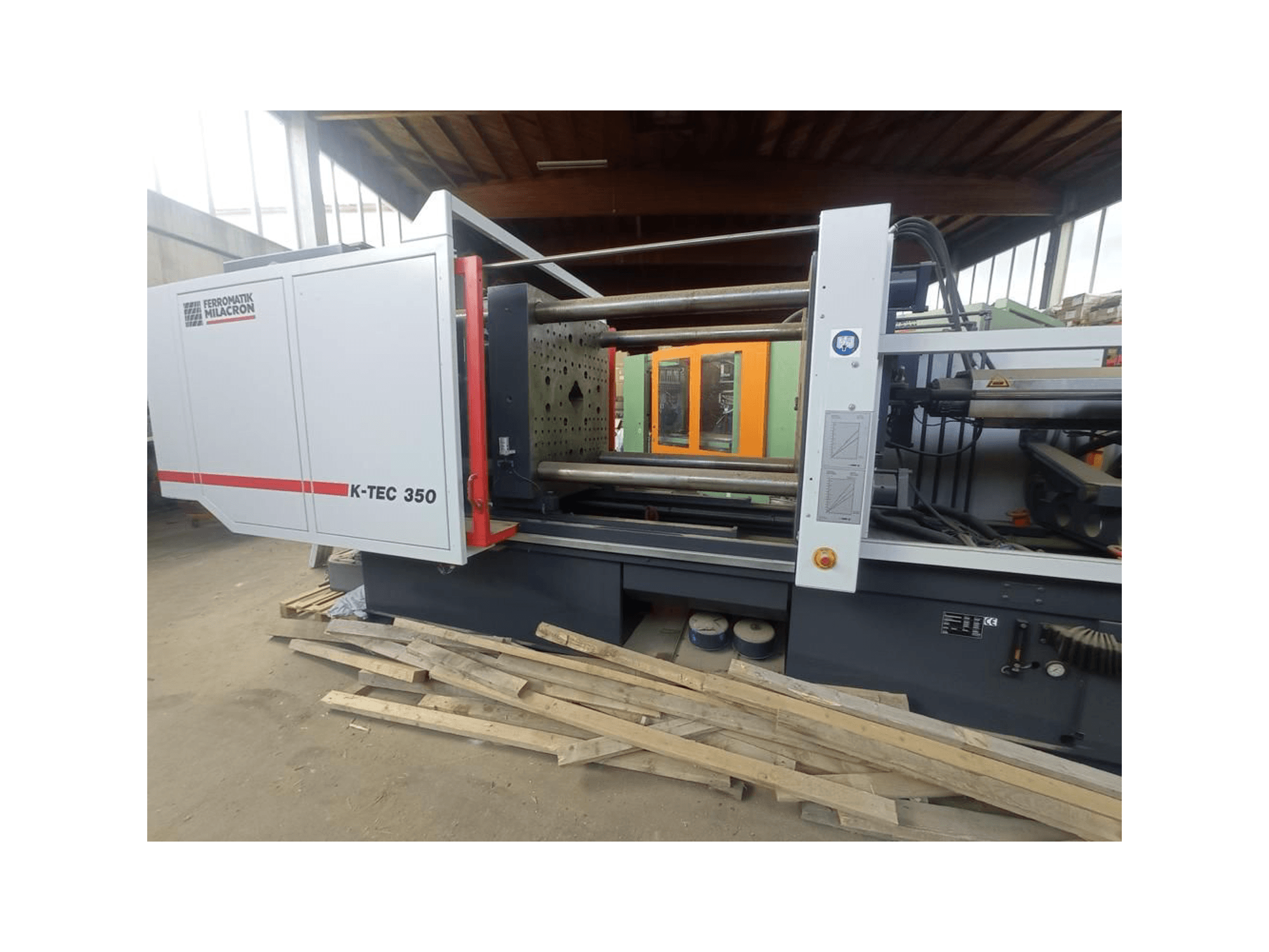 K-TEC 350 by Ferromatik Milacron, viewed from the side, showcasing its complex machinery and operational controls.