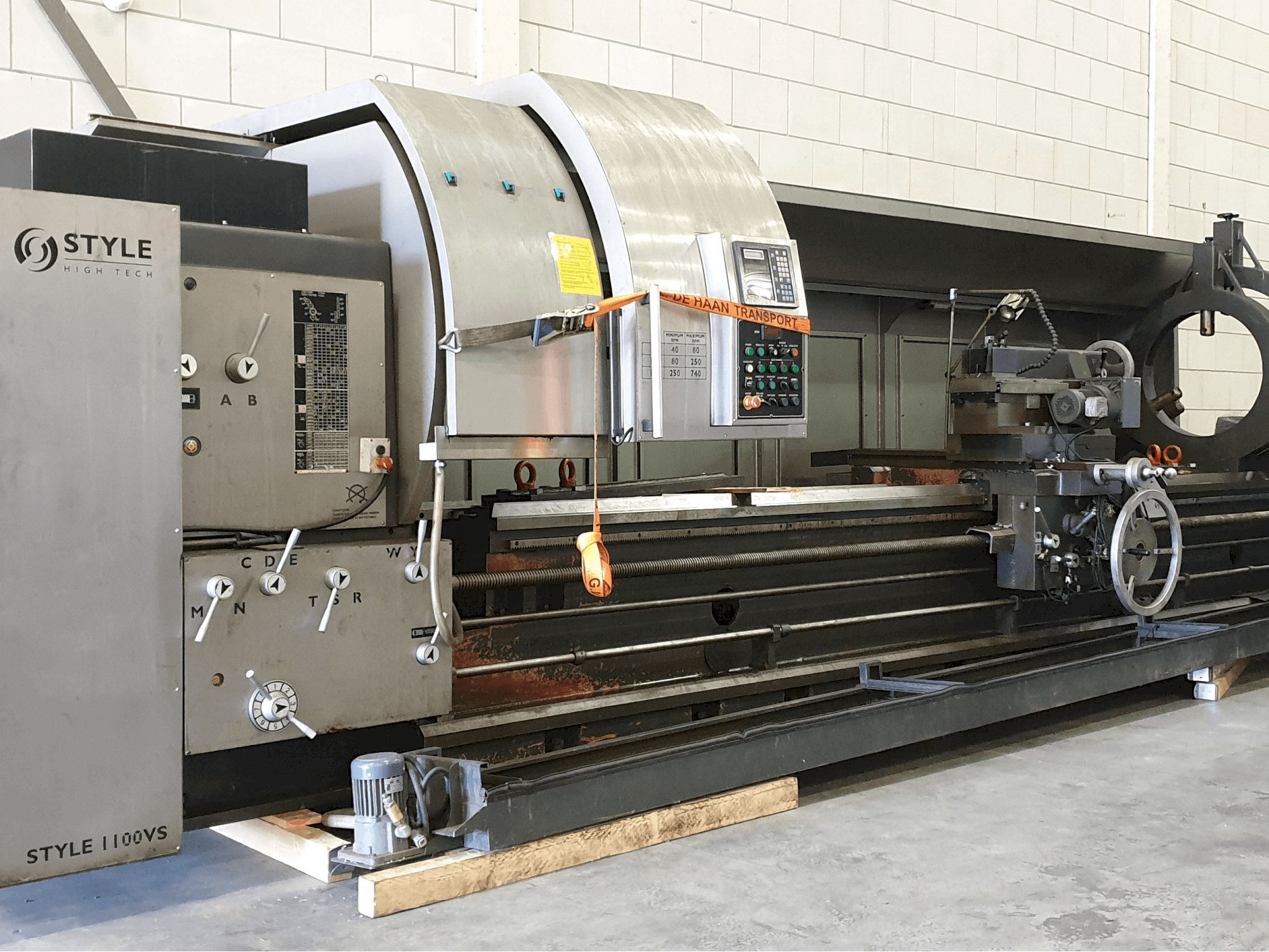 Front view of STYLE 1100VS Machine