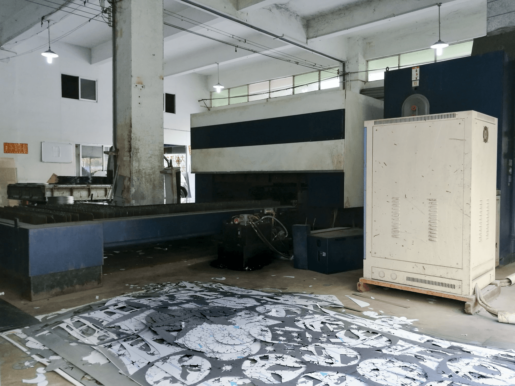 Right view 1 of Trumpf TruLaser 3030 machine