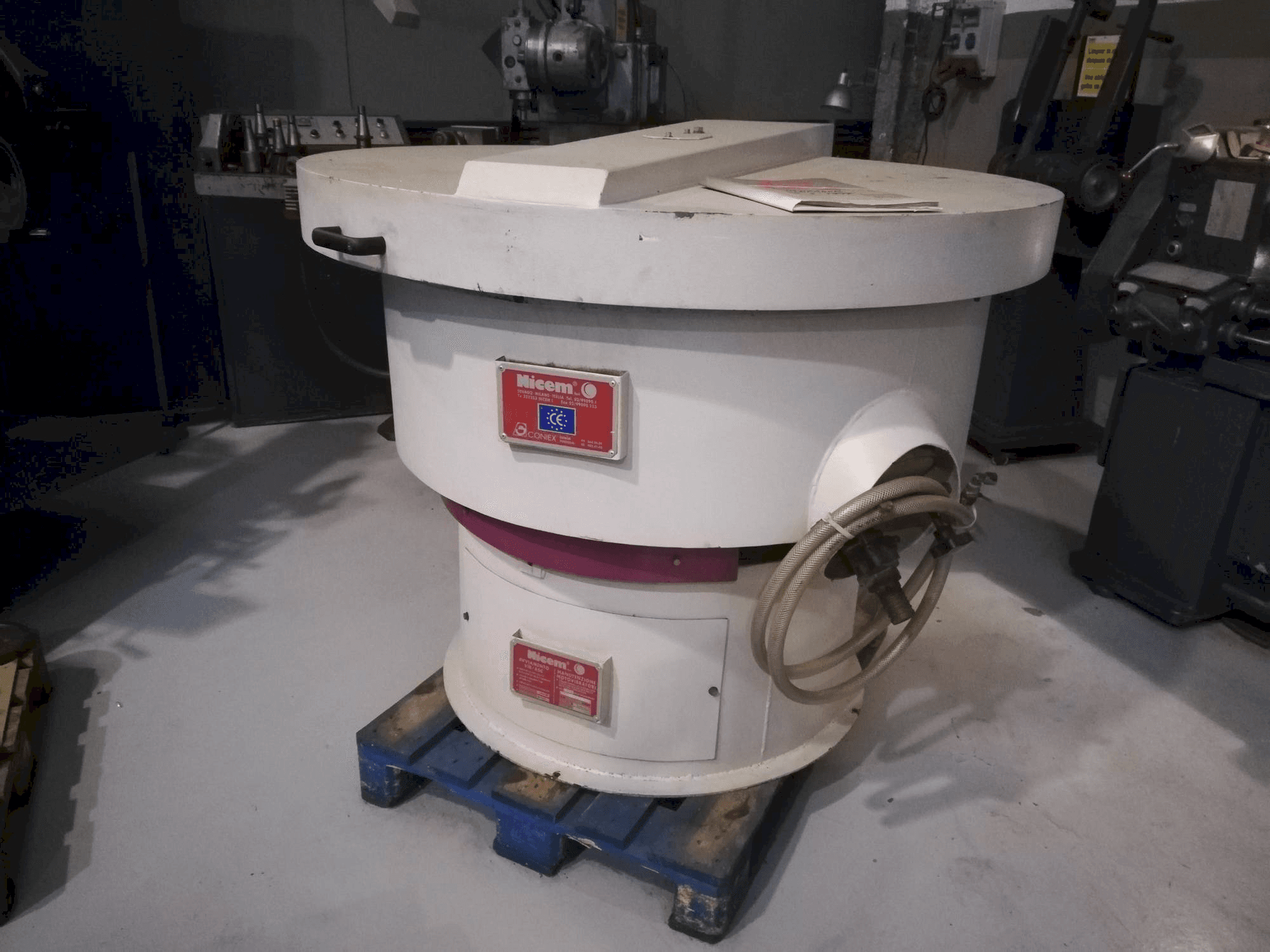 Front view of NICEM VIB 250 SM machine