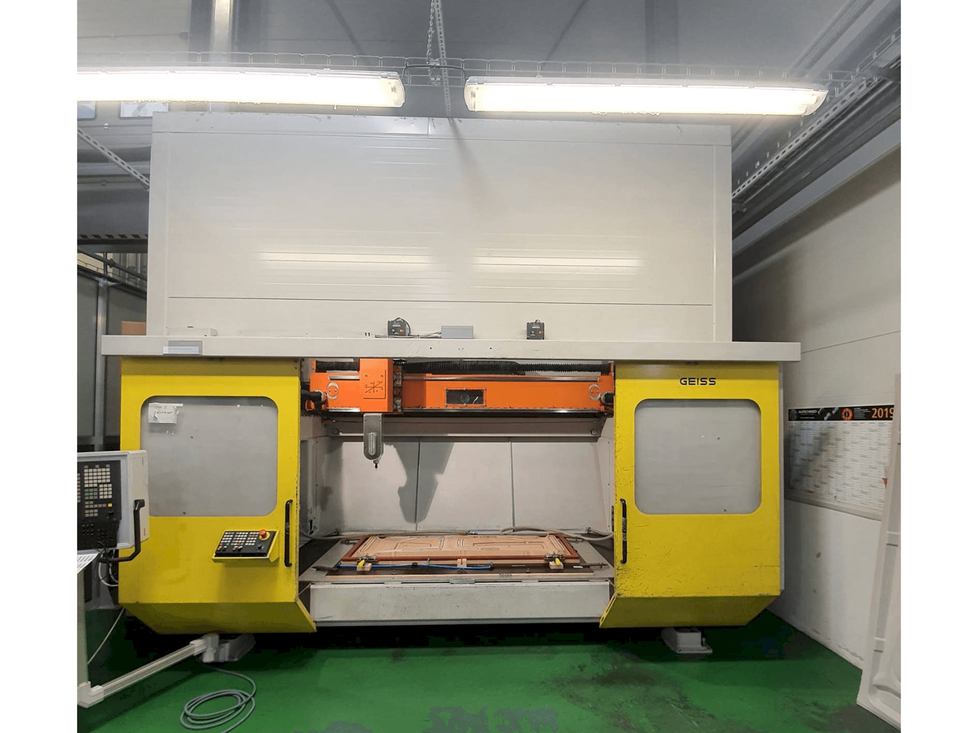 Front view of GEISS FZ 2000x1000 ECO machine