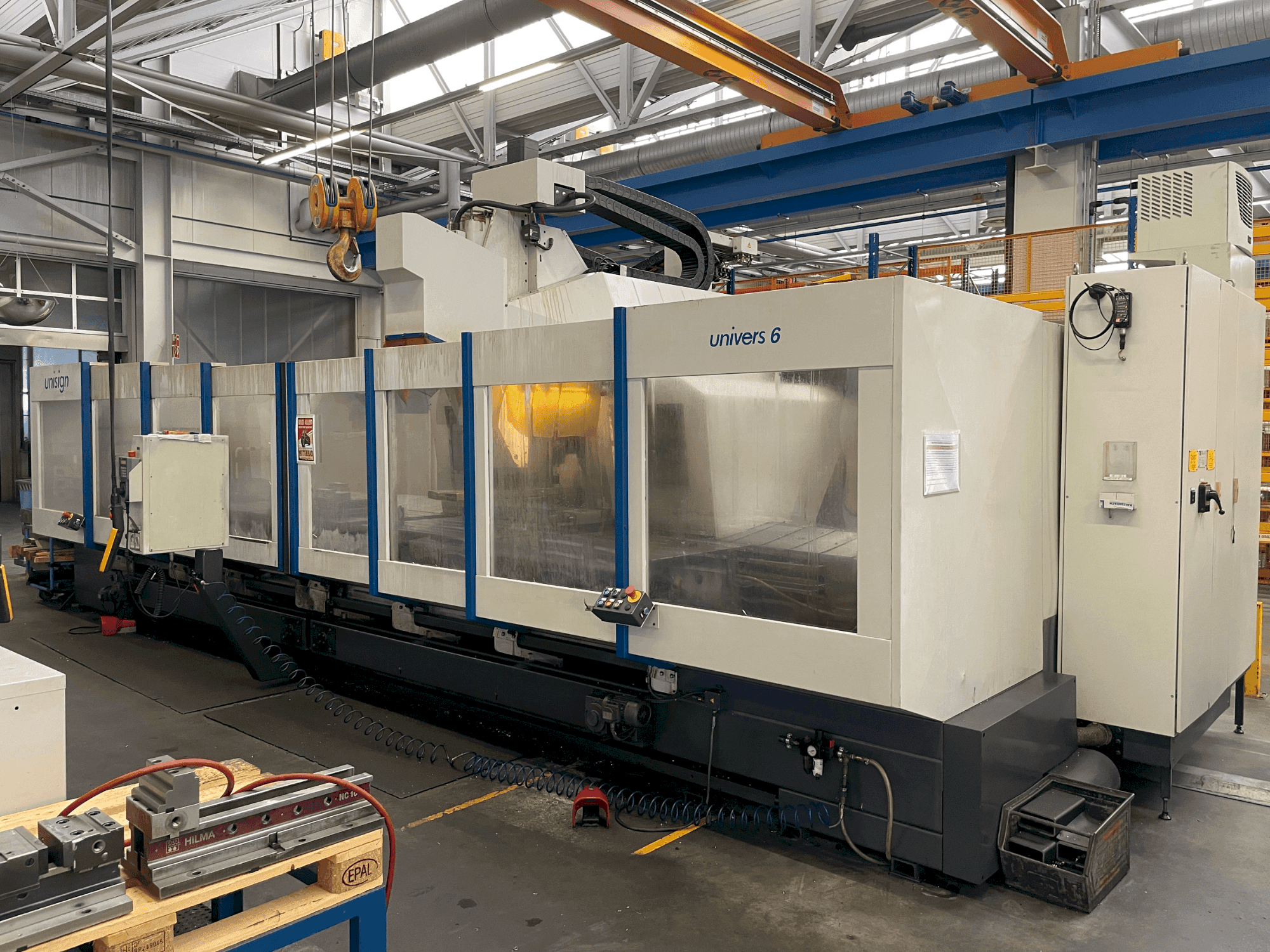 Front view of Unisign UNIVERS 6 machine