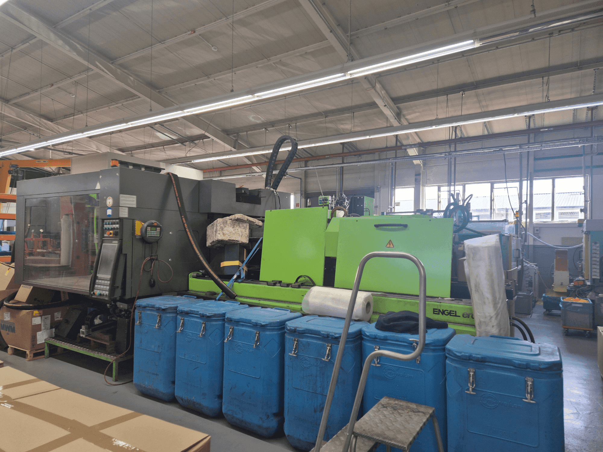 Vista frontal de la máquina Engel Victory 2050H500V/300 Combi