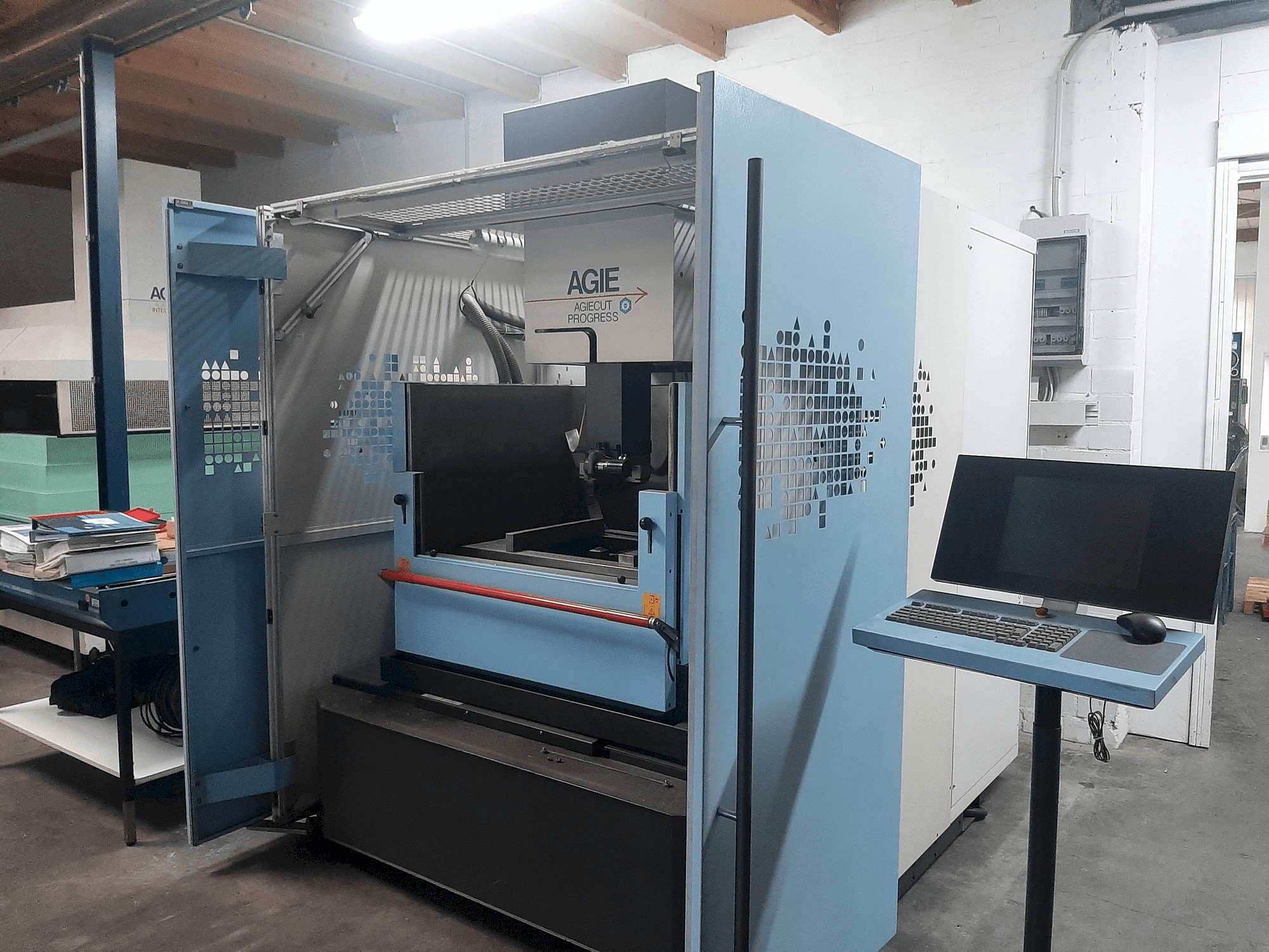 Front view of AGIE Agiecut Progress 3 machine