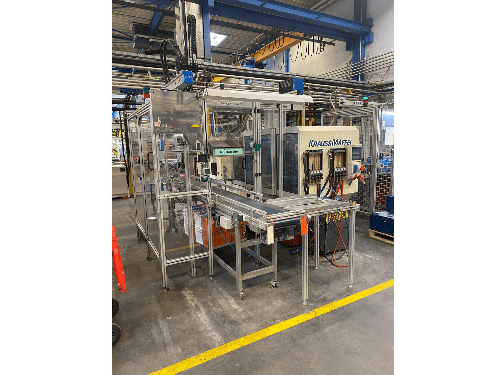 Front view of Krauss Maffei 80-390 C2 machine