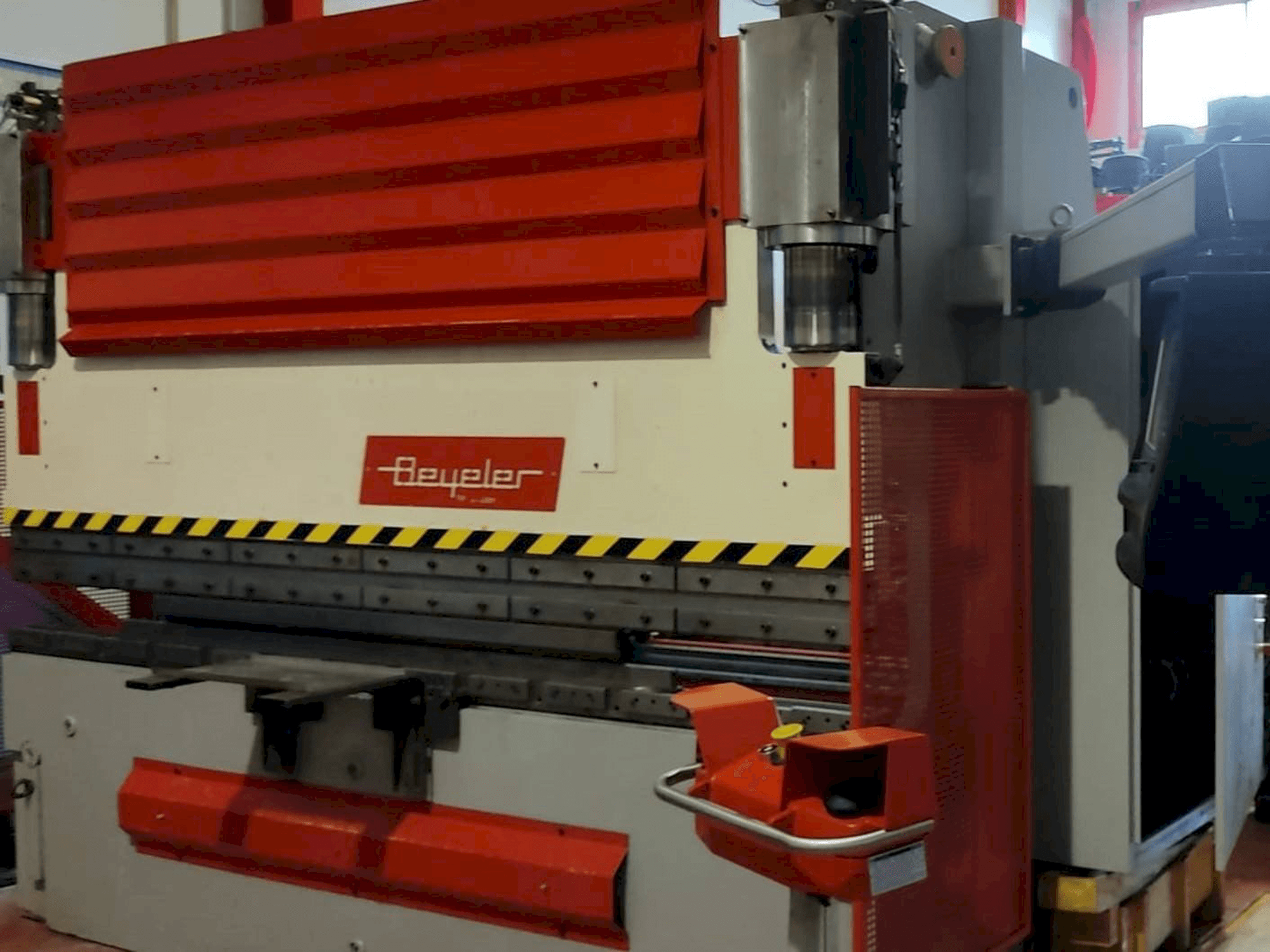 Front view of BEYELER PR6 1500 x 3100 machine