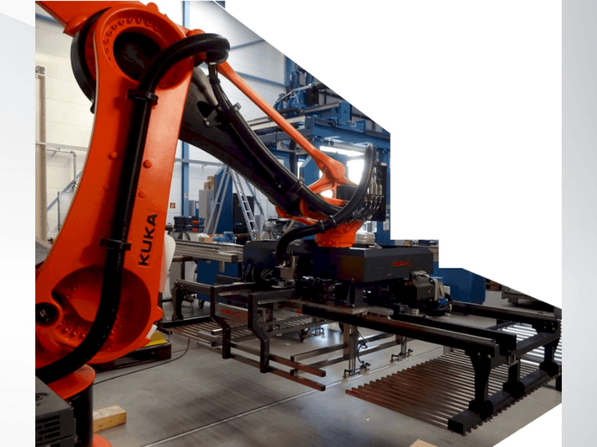 Front view of KUKA KR 700 PA machine