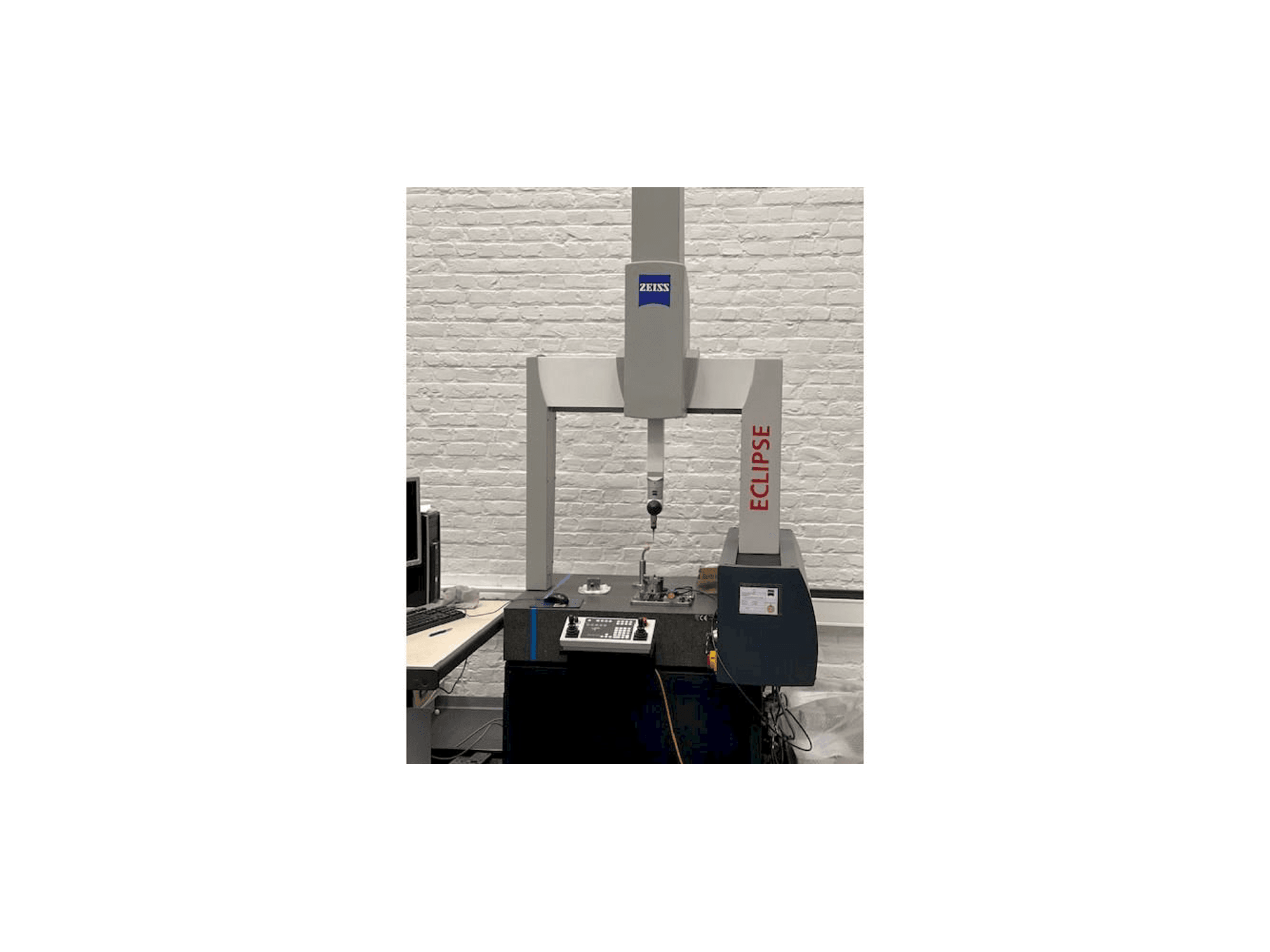 Front view of ZEISS Eclipse machine