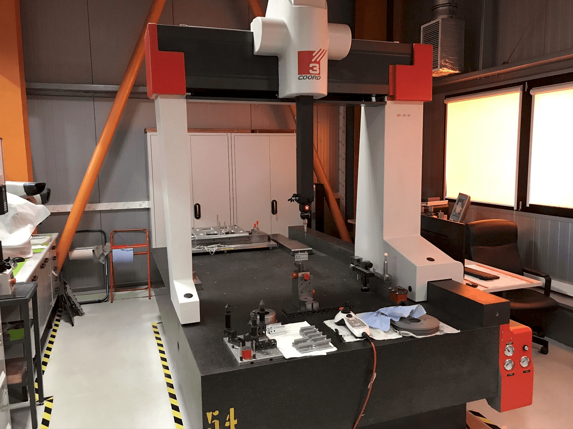 Front view of Coord3 MC16 20-10-10 machine