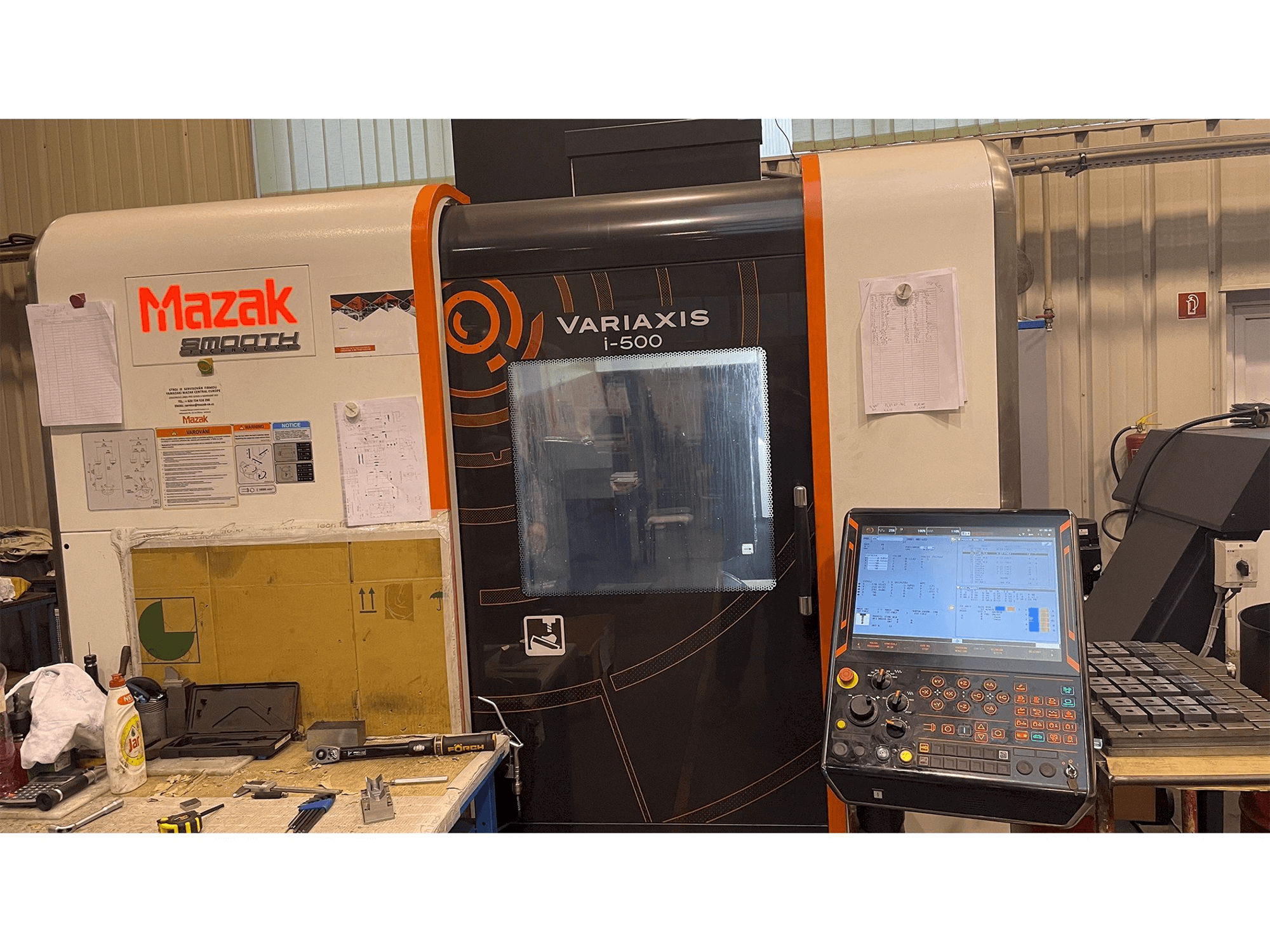Front view of Mazak Variaxis i-500 machine