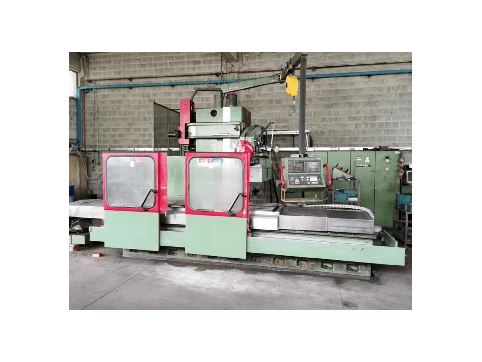 Front view of NOVAR CENTER 1000K 40 machine