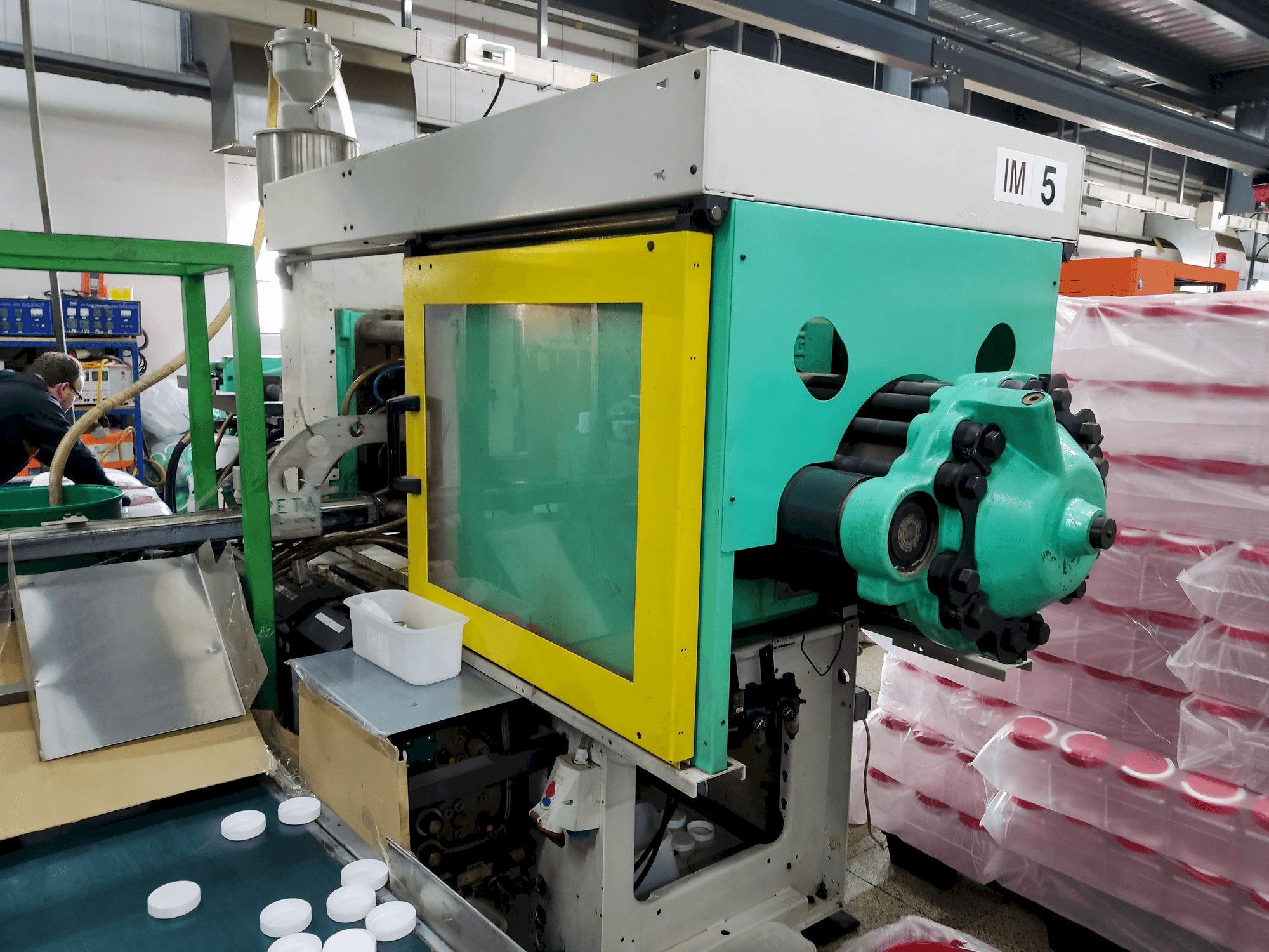 Front view of Arburg 470C 1500-675 machine