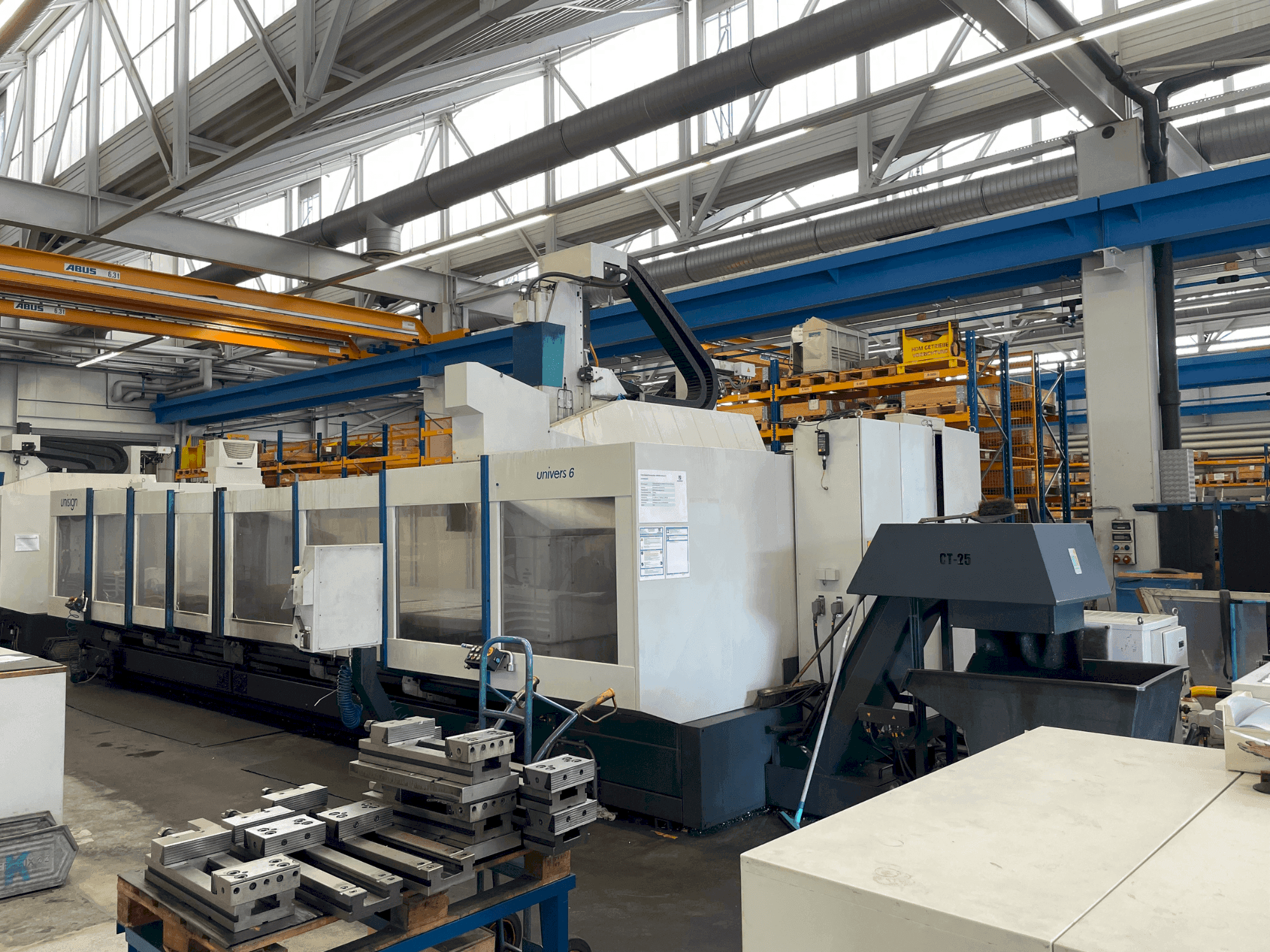 Vista frontal de la máquina Unisign UNIVERS 6