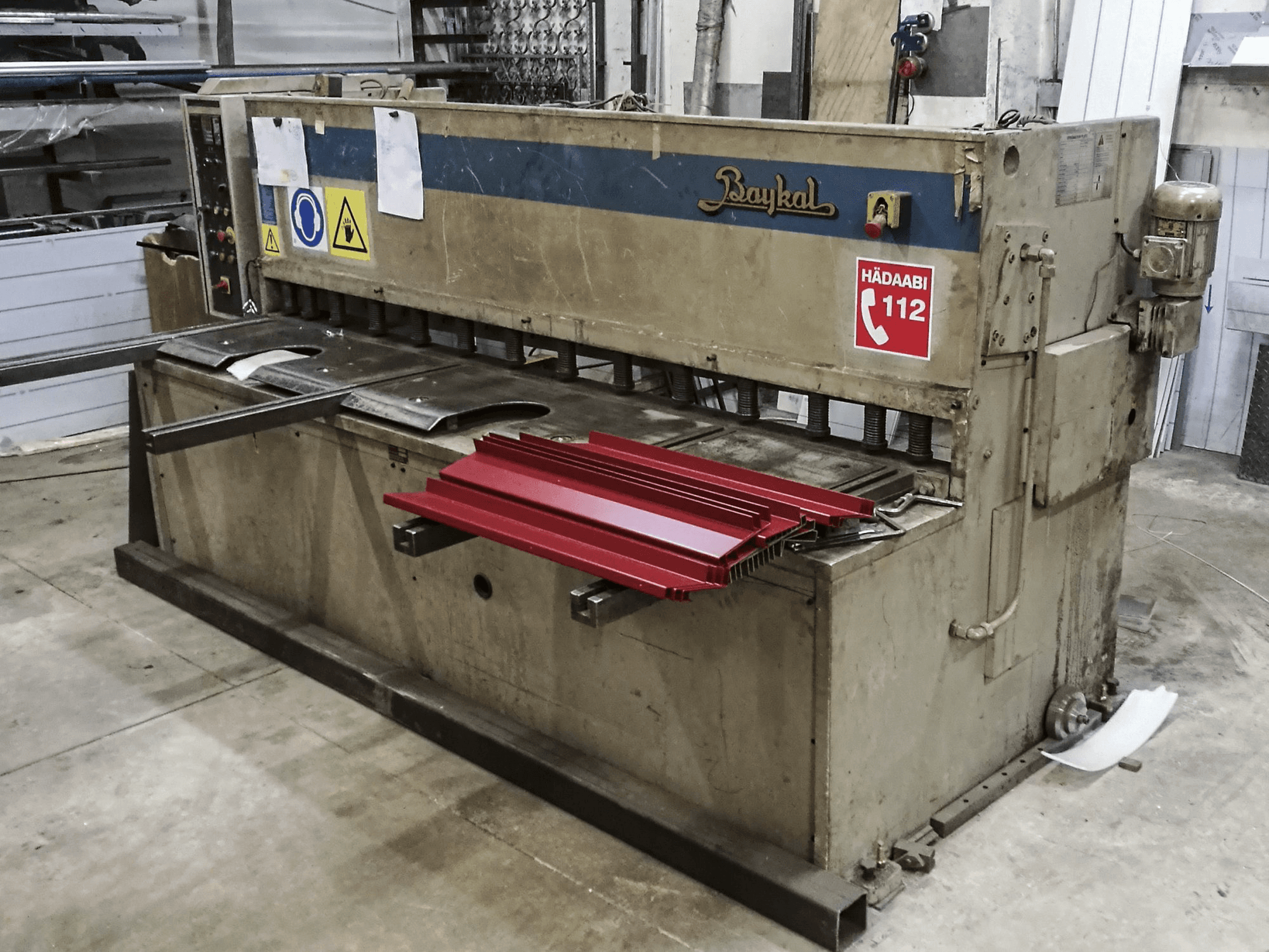 Right view of Baykal HGL 2600x6 Machine