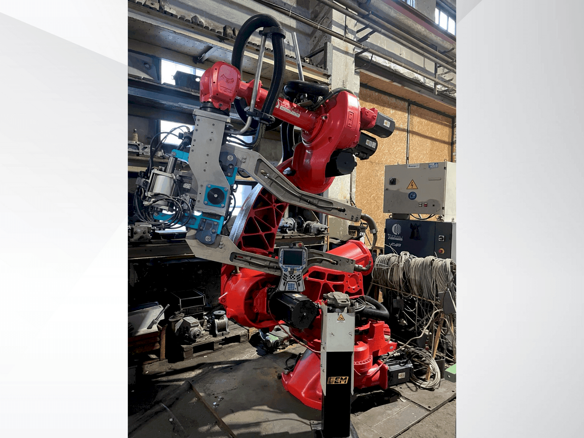 Front view of COMAU C4G machine