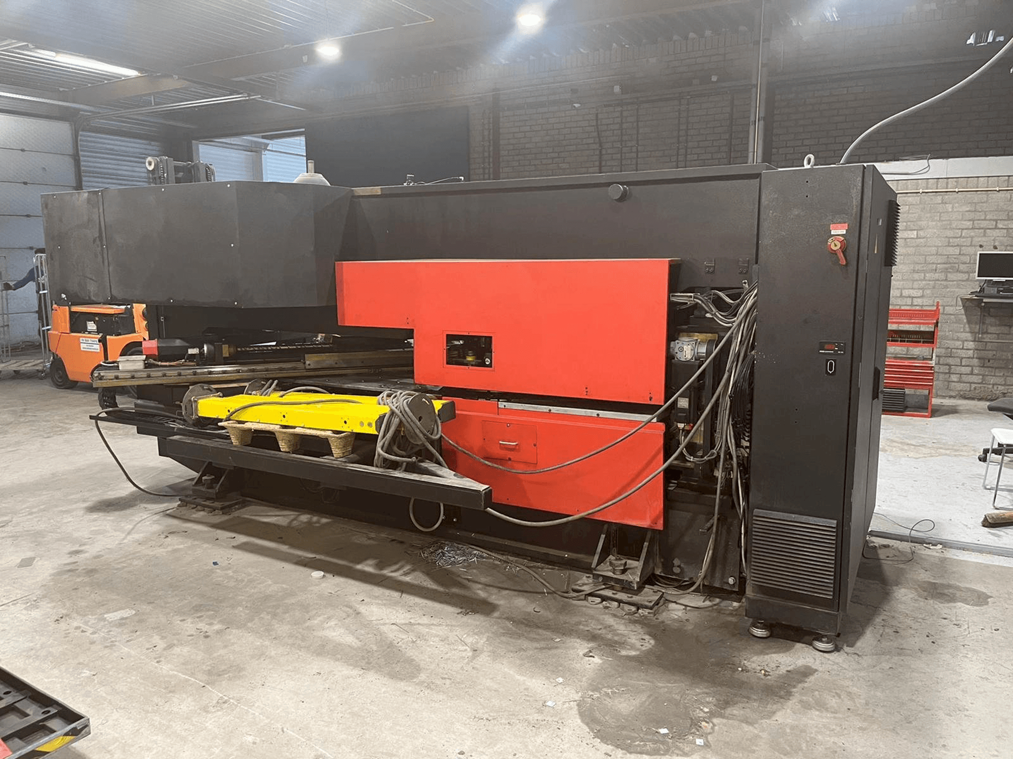 Front view of AMADA Arcade 212 machine